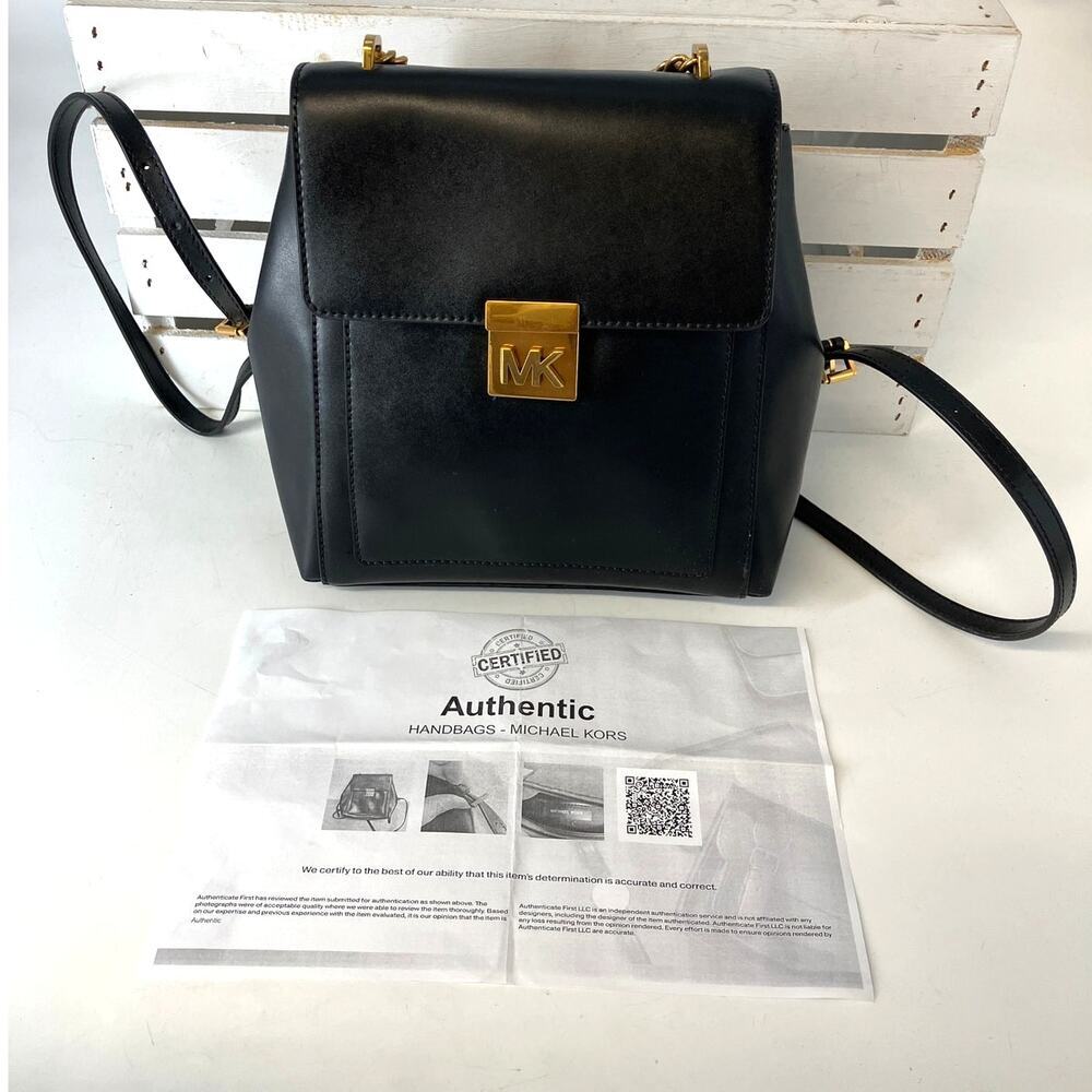 MICHAEL KORS, BLACK SMOOTH LEATHER LATCH CLOSURE BACKPACK`